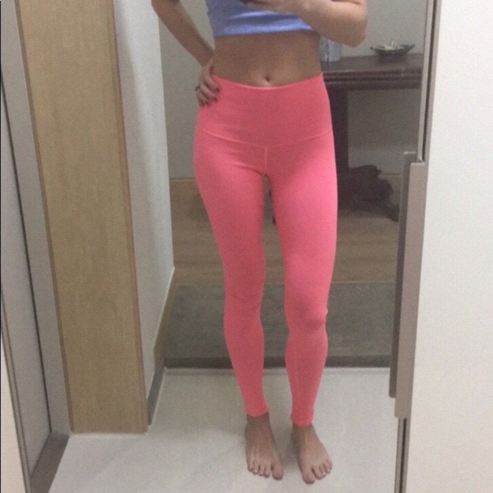FLAMINGO PINK LULULEMON WUNDERUNDER SIZE 4